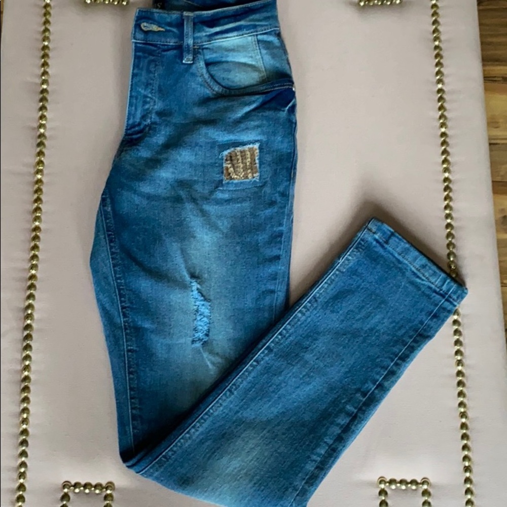 VENUS Distressed with Sequined Embellishment Jean